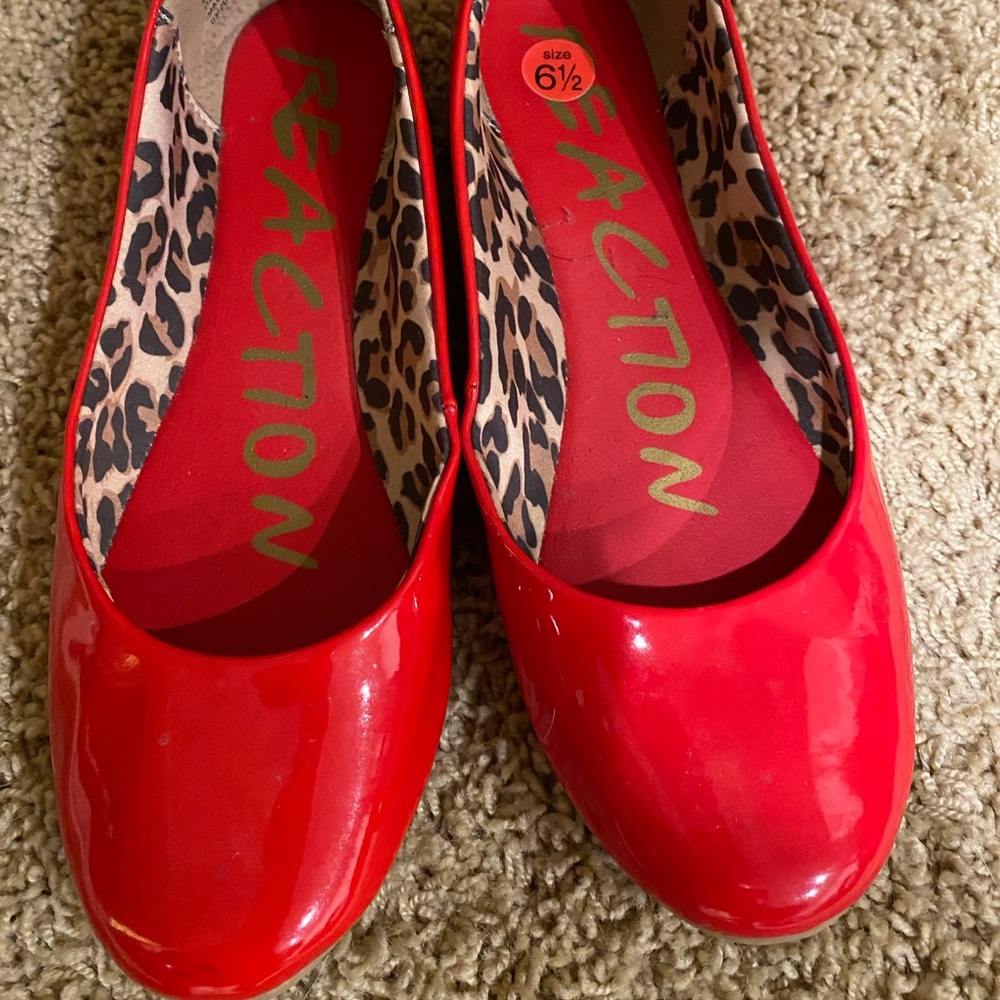 Kenneth Cole REACTION- Lovely flats!